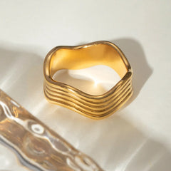 Women's Exquisite Stainless Steel Corrugated Ring